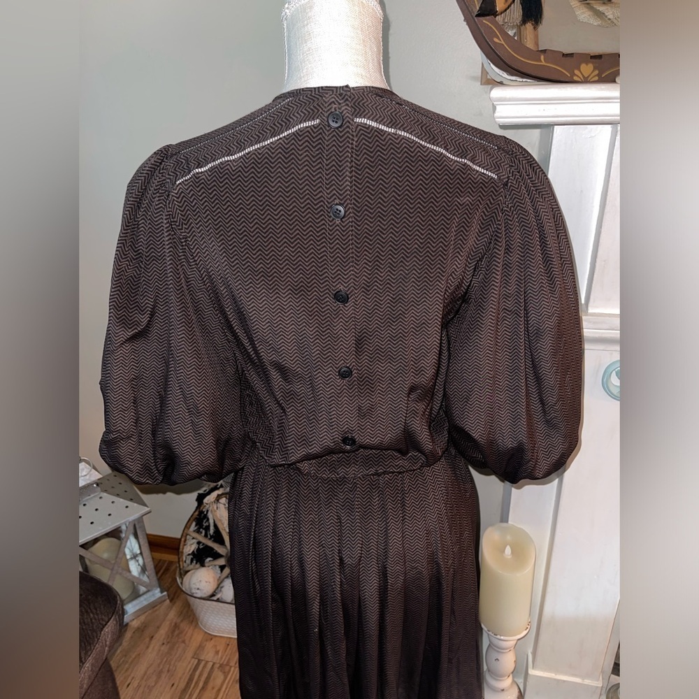 Albert Nipon vintage brown puffy sleeve dress with pockets!! 18 Pit to pit. - Picture 7 of 11